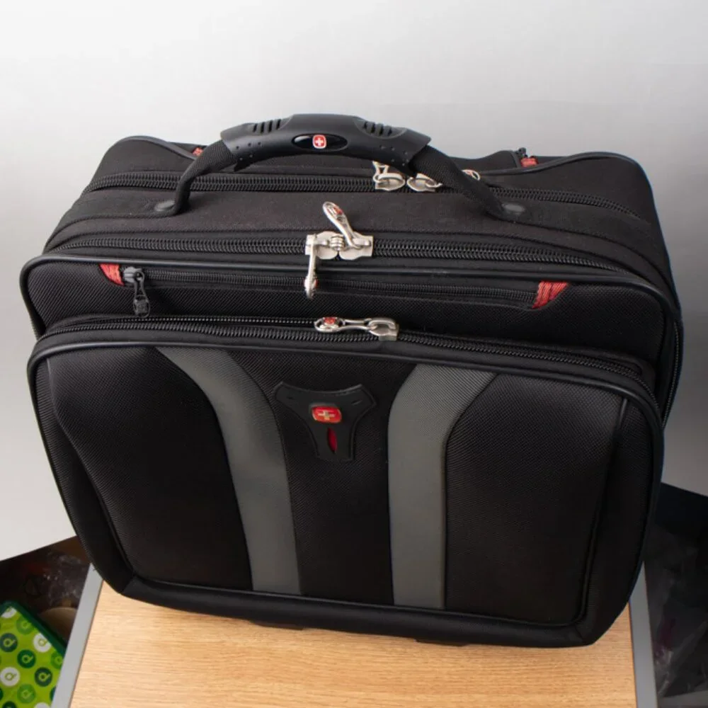 Wenger Swiss Gear Granada Rolling Business Briefcase Carry On Bag Computer